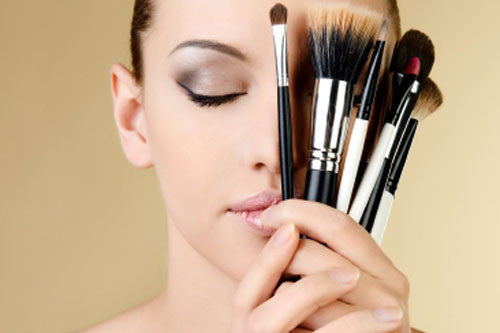 WHY HIRING A PROFESSIONAL MAKEUP ARTIST IS A MUST FOR YOUR WEDDING